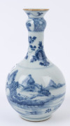 A Chinese blue and white porcelain transitional period bottle vase, Qing Dynasty, 18th century, ​24cm high - 5