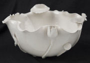 A Chinese blanc de chine porcelain lotus float bowl with flower aide, Qing Dynasty, 18th/19th century, ​12cm high, 23cm wide - 2