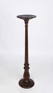 An Australian hardwood fluted pedestal, early 20th century, 120cm high, 28cm diameter