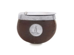 An antique Australian burra nut vesta with silver kangaroo plaque, 19th century, 5cm wide