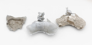 Three Australiana map form vintage ashtrays, early to mid 20th century, the largest15cm wide