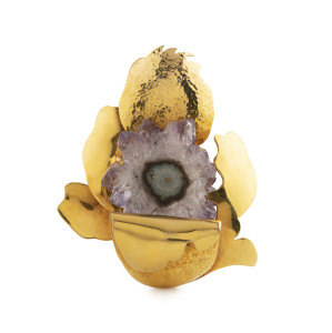 WENDT'S Australian 9ct yellow gold brooch set with amethyst cut mineral specimen, 20th century, stamped "WENDT'S, 9ct", 5cm wide
