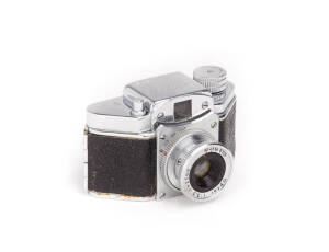KONICA (Japan): Snappy, c1949 sub-miniature camera for 14x14mm exposures; "Made in Occupied Japan" with Optar f3.5 25mm lens & maker's leather ERC.