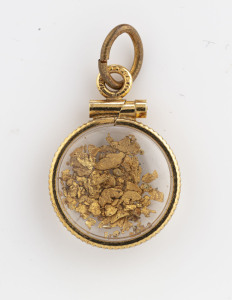 A gold miner's pendant with pure gold findings encased in glass and mounted in gold, 19th century, 2cm high