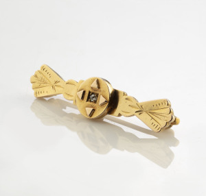 ROBERT ROLLASON antique bar brooch, 9ct yellow gold set with a diamond, Sydney, New South Wales origin, circa 1900, 3.5cm wide, 2.1 grams