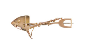 BARCLAY BROS. of Melbourne gold miner's brooch with crossed pick and shovel, and entwined rope, 19th century, stamped "B. BROS. 9ct", 4.8cm wide, 2.8 grams
