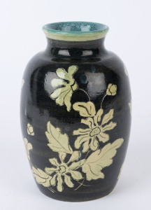 SADIE KENNEDY pottery vase with floral sgraffito decoration, incised "S. Kennedy", 17cm high