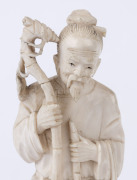 A Chinese carved ivory statue of an elderly man, early to mid 20th century, ​21cm high overall - 2