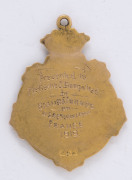 15ct gold fob (7.7gms) presented to Private BERTIE J. BUMPSTEAD by "BEALIBA FRIENDS ON HIS RETURN FROM FRANCE, 1919". Bealiba is a small town near Bendigo, Victoria. Bumpstead had been a private in the 2nd Machine Gun Company. - 2