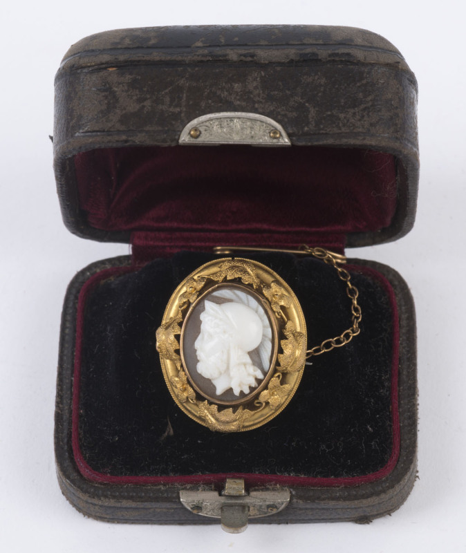 A Colonial cameo brooch set in high carat yellow gold mount adorned with leaves, most likely Melbourne, mid to late 19th century, ​2.7cm high