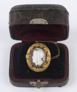 A Colonial cameo brooch set in high carat yellow gold mount adorned with leaves, most likely Melbourne, mid to late 19th century, ​2.7cm high