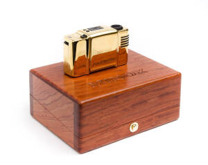 MINOX: 1993 Minox 35 M.D.C. gold-plated limited edition version of the popular Minox 35mm range. One of only 555 produced; in original timber box with packaging and documentation.