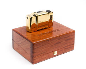 MINOX: 1993 Minox 35 M.D.C. gold-plated limited edition version of the popular Minox 35mm range. One of only 555 produced; in original timber box with packaging and documentation.