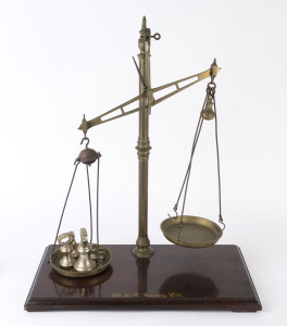 AVERY bankers gold scales with set of 8 bell weights, 19th century, 68cm high