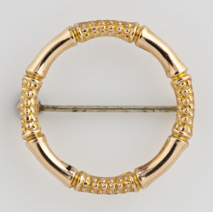 An antique circular brooch, 9ct yellow gold, most likely by ROBERT ROLLASON, early 20th century, 2.5cm diameter, 1.2 grams