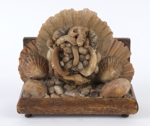 Sailor's sweetheart shell display, 19th century, 14.5cm high, 17cm wide, 7cm deep