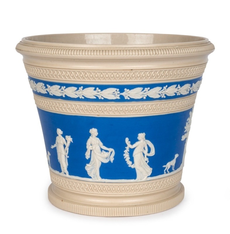 COPELAND jardiniere, blue and white pate sur pate porcelain decorated with classical figures, early 19th century, 15cm high, 17.5cm diameter