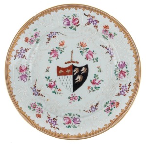 An antique Chinese export ware armorial plate, 18th century, ​23.5cm diameter