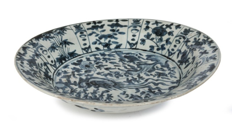 BINH THUAN Shipwreck Chinese porcelain serving bowl, Ming Dynasty, early 17th century, ​37.5cm diameter