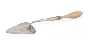 A Georgian sterling silver butter server with turned ivory handle, London, circa 1786, ​19cm long