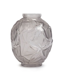 Gueron French art deco frosted glass vase, circa 1930, engraved "Gueron, Made In France", ​​​​​​​23cm high