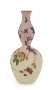 THOMAS WEBB Queen's Burmese glass vase with floral decoration, 19th century, 23cm high