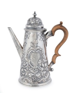 Queen Anne English cast Britannia standard sterling silver coffee pot with floral engraving coat of arms and crest, London, circa 1704, rare. 24cm high, 706 grams