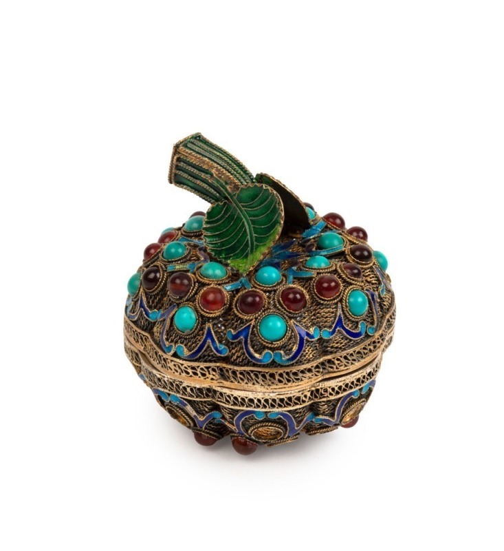 A Chinese filigree silver box cloisonne highlights and cabochon stones, 19th/20th century, ​​​​​​​6cm high, 6cm wide