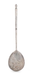 An antique Russian silver serving spoon with engraved decoration, made by Itska Lozinsky of Moscow, circa 1900, ​​​​​​​20cm long