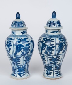 A pair of antique Chinese blue and white porcelain lidded vases, 18th/19th century, ​17cm high
