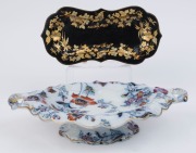 An antique English porcelain compote, together with an antique papier-m&acirc;ch&eacute; pen tray, 19th century, 33cm and 26cm wide