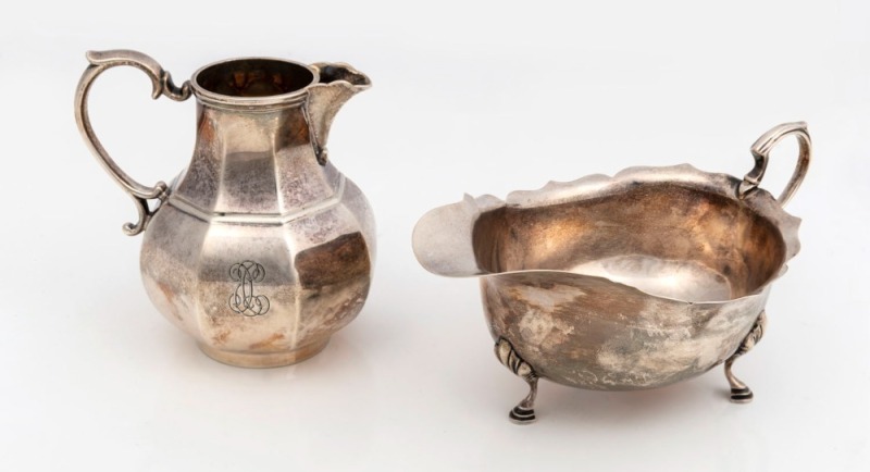 An antique English sterling silver cream jug and a sauce boat, 19th century, ​the creamer 9cm high, 228 grams total