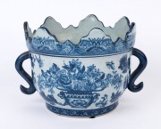 A Chinese porcelain jardini&egrave;re, late 20th century, 19cm high, 28cm wide