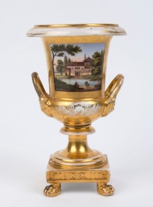 DERBY Regency porcelain gilded urn with hand-painted scene, early 19th century, 21cm high