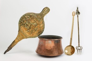Antique brass bellows, telescopic toasting fork, ladle and copper pot, 19th and early 20th century, (4 items), ​the bellows 58cm long