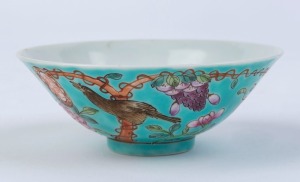 An antique Chinese Straits porcelain dish with turquoise ground, iron red four character mark to base, 4cm high, 10cm diameter