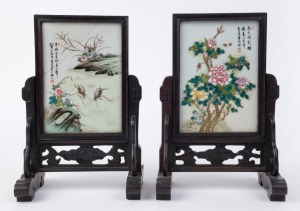 A pair of Chinese miniature porcelain table screen adorned with flowers and insects, mounted in wood, Republic period, ​27cm high