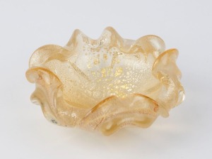 BAROVIER & TOSO (attributed) Murano glass bowl with aventurina inclusions, circa 1960, 6cm high, 14cm wide