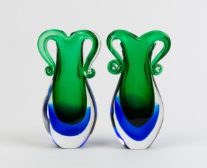 ONESTO pair of Murano glass mantel urns in blue and green, 18cm high