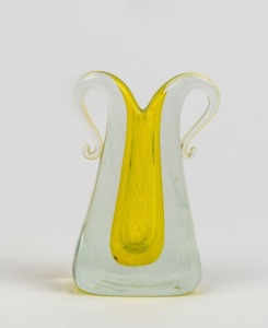 A Murano yellow sommerso glass vase, 11cm high