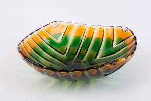 SEGUSO VETRI d'ARTE green and amber Murano glass fruit bowl by FLAVIO POLI, mid 20th century, 26cm wide