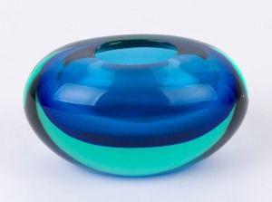 SEGUSO VETRI d'ARTE green and blue Sommerso Murano glass vase by FLAVIO POLI, circa 1957, 9cm high, 16cm wide