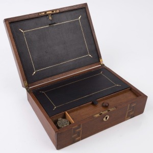 An antique English walnut writing box, 19th century, ​​​​​​​10cm high, 30cm wide, 23cm deep