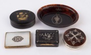 Georgian snuff boxes, ring tray and card case, tortoiseshell, silver mother of pearl and gold finish, 18th and 19th century, (5 items), the tray 11cm wide