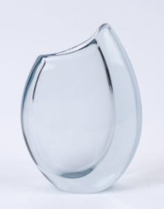 KOSTA BODA Shark Tooth Swedish art glass vase by GUNNAR NYLUND, late 1950s, 19cm high