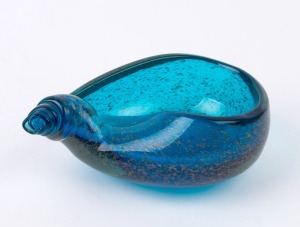 ALFREDO BARBINI blue Murano glass shell bowl with aventurine gold inclusions, 19cm wide