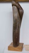 HENRY MUNYARADZI (Shona-Zimbabwe, 1931 - 98), Stork, 1987, brown Serpentine sculpture on timber base, incised "HENRY" to base, overall height 46cm. With Certificate of Authenticity. - 5