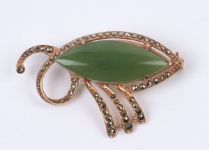 A vintage 9ct yellow gold brooch set with almond-shaped New Zealand greenstone surrounded by marcasite, 20th century, 4.5cm wide