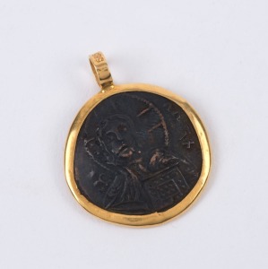 An antique bronze religious token set in 14ct gold pendant mount, 2.2cm high