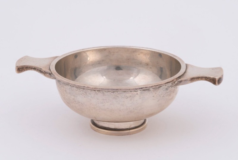 A sterling silver quaich, 20th century, 4cm high, 12cm wide, 114 grams